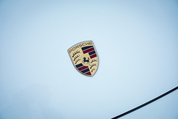 Porsche Taycan Performance 84 kWh / Pano / Warmtepomp / Bose / Luchtvering / 21''