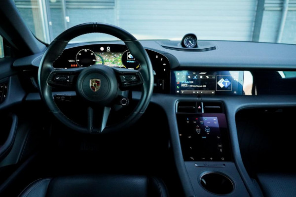 Porsche Taycan Performance 84 kWh / Pano / Warmtepomp / Bose / Luchtvering / 21''