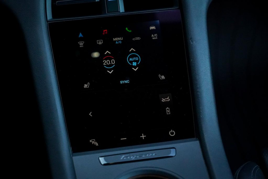 Porsche Taycan Performance 84 kWh / Pano / Warmtepomp / Bose / Luchtvering / 21''