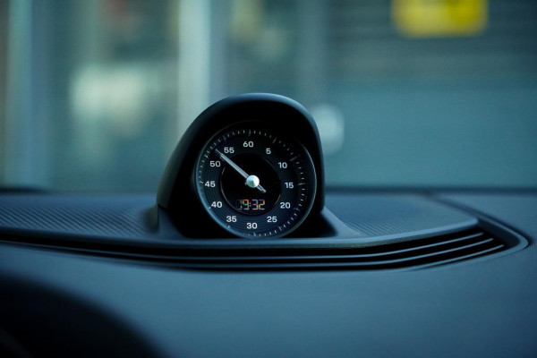 Porsche Taycan Performance 84 kWh / Pano / Warmtepomp / Bose / Luchtvering / 21''