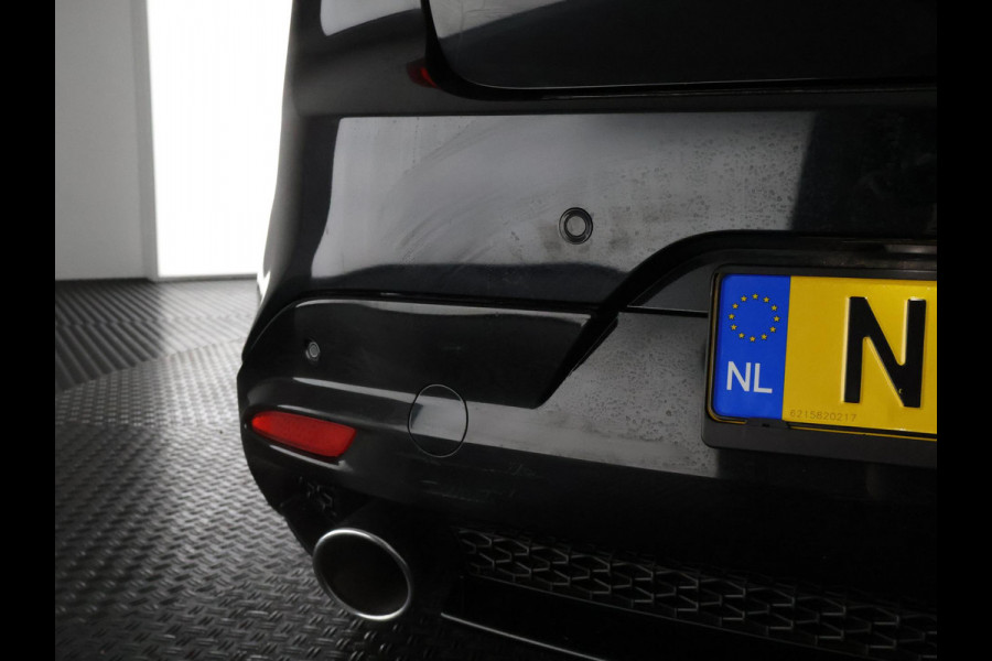 Mazda 3 2.0 e-SkyActiv-X M Hybrid 186 Black Luxury | Navigatie | Stoelverwarming | Camera |