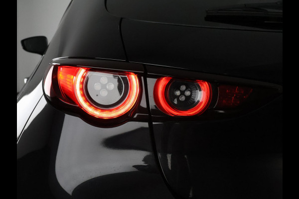 Mazda 3 2.0 e-SkyActiv-X M Hybrid 186 Black Luxury | Navigatie | Stoelverwarming | Camera |