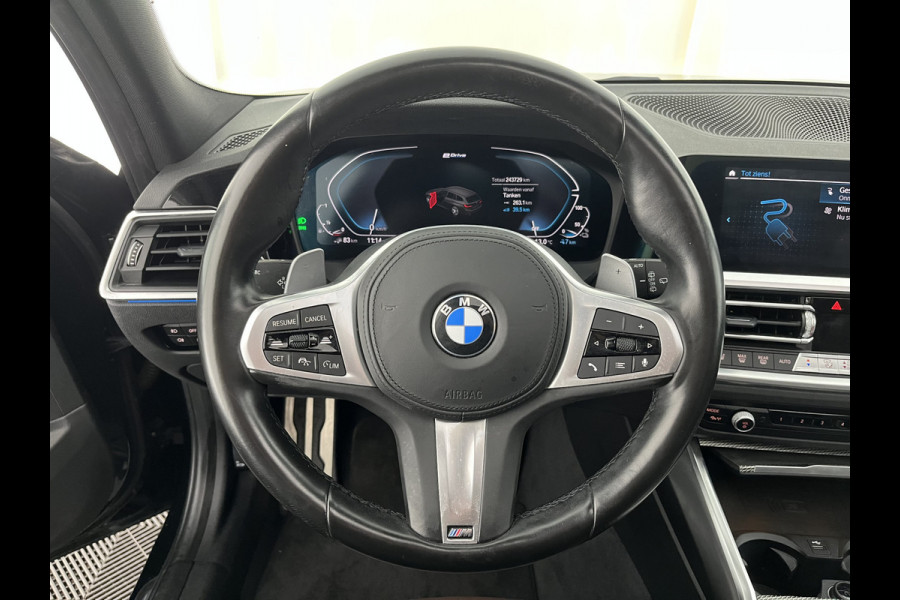 BMW 3 Serie Touring 330e eDrive M-Sportpack Edition (Plug-In) (INCL-BTW) *PANO | LEATHER | HEAD-UP | ADAPTIVE-CRUISE | FULL-LED | KEYLESS | DIGI-COCKPIT | HEATED-SPORTSEATS | CAMERA | HIFI-SOUND | PRIVACYGLASS | DAB+ | SHIFTPADDLES | NAVI-FULLMAP | 19"A