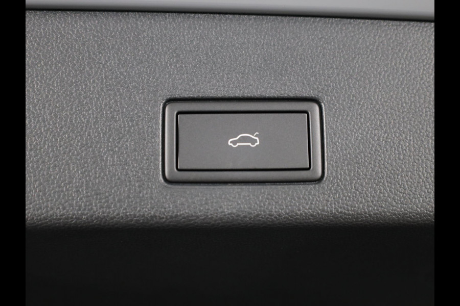 Volkswagen Golf variant Life Edition 1.5 TSI 116 pk Hand. | 18" LM | Stoel & stuurverwarming | Climatronic |