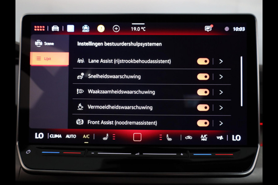 Volkswagen Golf variant Life Edition 1.5 TSI 116 pk Hand. | 18" LM | Stoel & stuurverwarming | Climatronic |