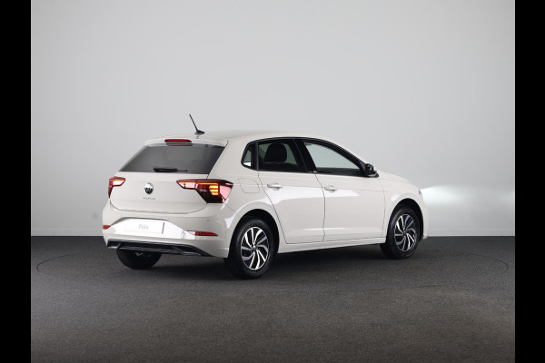 Volkswagen Polo GP Life Edition 1.0 95 pk 5 versn. Hand | 15" LM | Stoelverwarming | Camera |