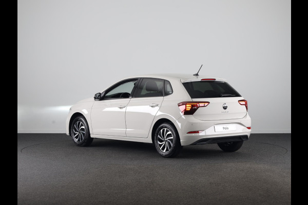 Volkswagen Polo GP Life Edition 1.0 95 pk 5 versn. Hand | 15" LM | Stoelverwarming | Camera |