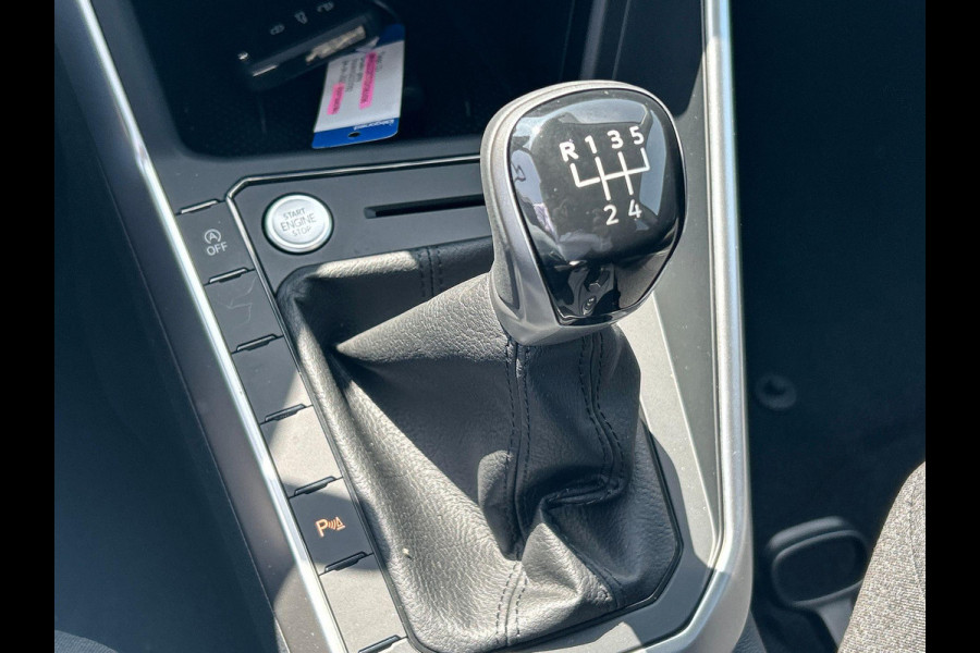 Volkswagen Taigo Life Edition 1.0 95 pk 5 versn. Hand | Climatronic | Trekhaak | Stoelverwarming | Camera |