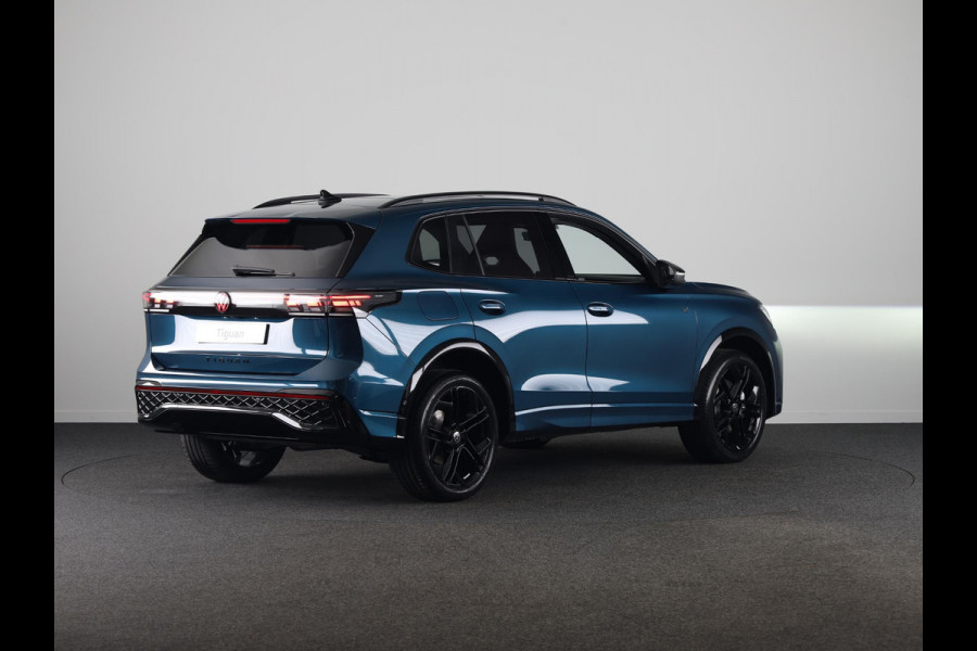 Volkswagen Tiguan R-Line Edition 1.5 eHybrid 204 PK DSG | 20" LM |  Black Style | Stoel & stuurverwarming | Trekhaak |