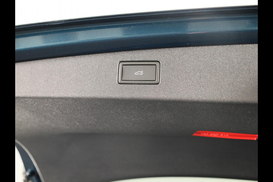 Volkswagen Tiguan R-Line Edition 1.5 eHybrid 204 PK DSG | 20" LM |  Black Style | Stoel & stuurverwarming | Trekhaak |