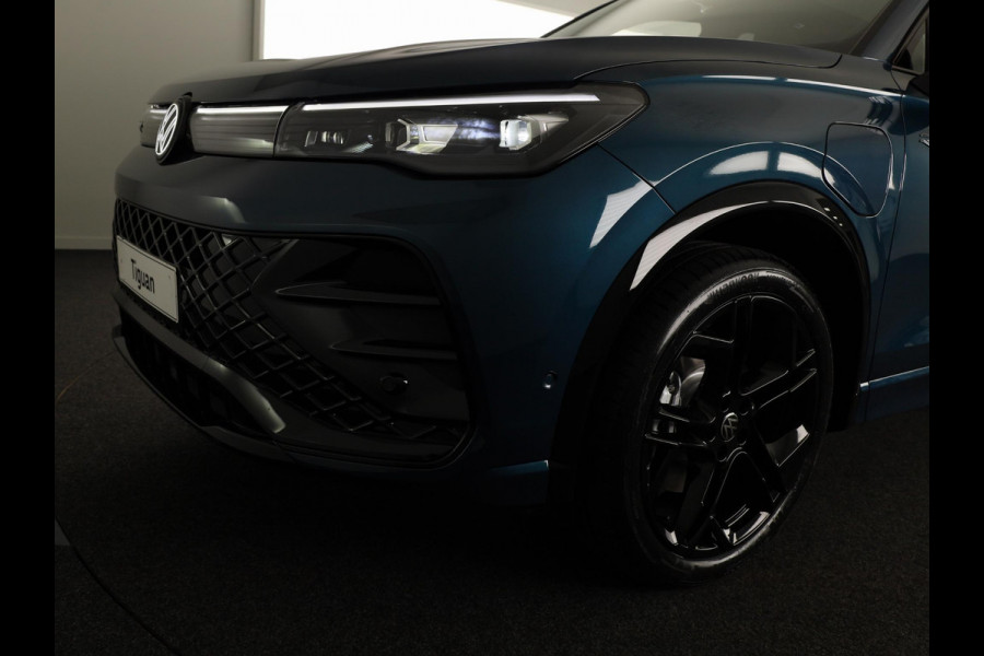 Volkswagen Tiguan R-Line Edition 1.5 eHybrid 204 PK DSG | 20" LM |  Black Style | Stoel & stuurverwarming | Trekhaak |