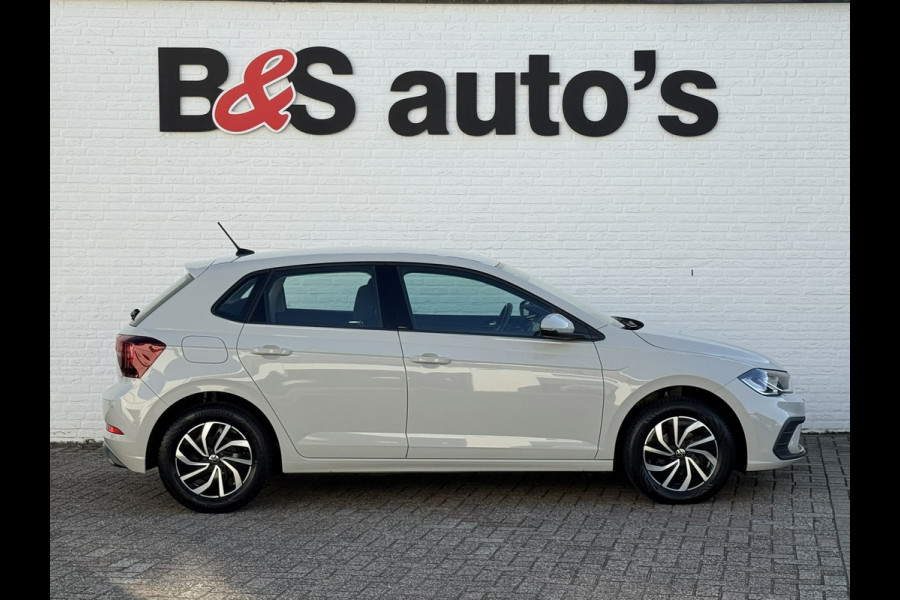 Volkswagen Polo 1.0 TSI Life Adaptive cruise Airco DAB radio Apple / Android Parkeersensoren v/a Navi