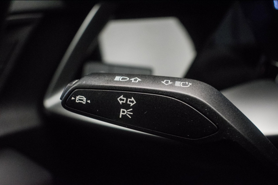 Audi A3 Sportback 30 TFSI Pro Line S ORG NL [ LED Virtual Carplay 18 Inch S Edition Velgen Parkeersensoren ]