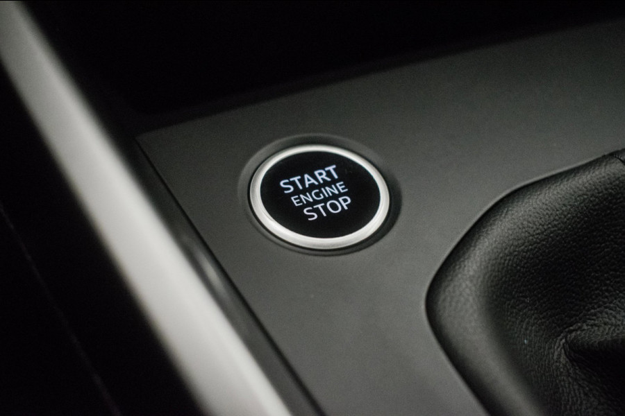 Audi A3 Sportback 30 TFSI Pro Line S ORG NL [ LED Virtual Carplay 18 Inch S Edition Velgen Parkeersensoren ]