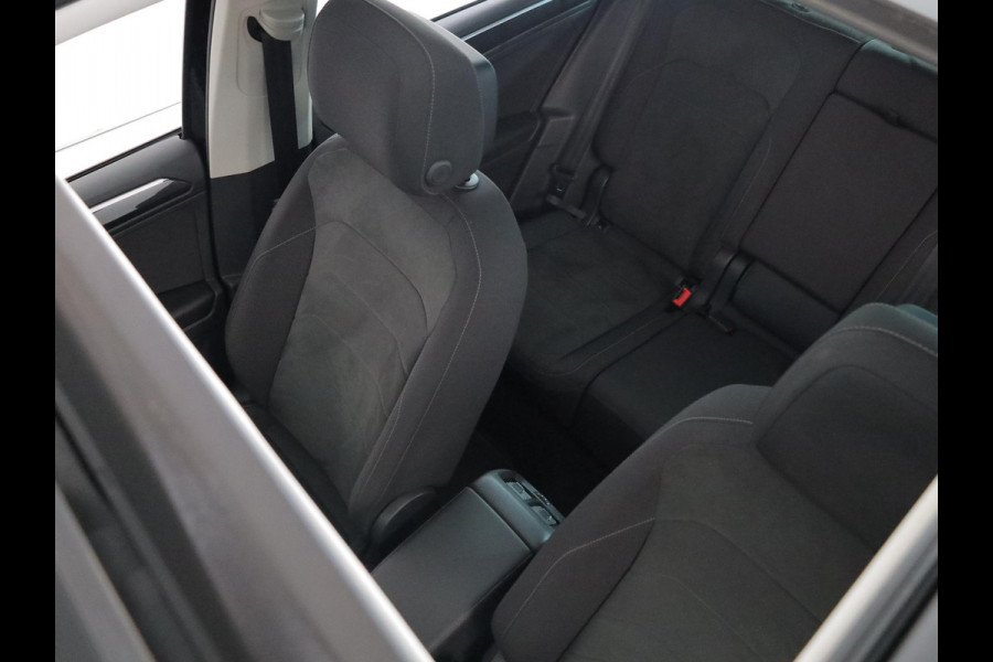 Volkswagen Tiguan 1.4 TSI eHybrid Elegance 245 PK PHEV | Panorama dak | Matrix koplampen | Parkeercamera | Side assist |