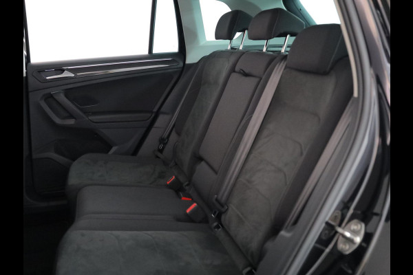 Volkswagen Tiguan 1.4 TSI eHybrid Elegance 245 PK PHEV | Panorama dak | Matrix koplampen | Parkeercamera | Side assist |