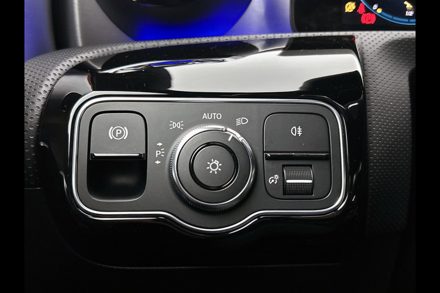 Mercedes-Benz CLA-Klasse 180 Business Solution AMG(NL auto, Dealer ondH, SfeerV, Navi, StoelV, Camera, Carplay, Lane Assit, Etc)