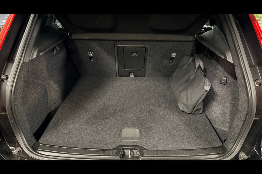 Volvo XC40 1.5 T4 Recharge | Trekhaak| Dodehoek |ACC | Carplay | Elektrische kofferklep| Camera achter
