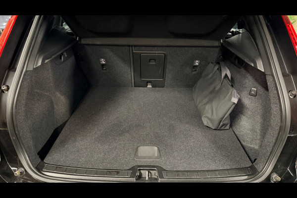 Volvo XC40 1.5 T4 Recharge | Trekhaak| Dodehoek |ACC | Carplay | Elektrische kofferklep| Camera achter