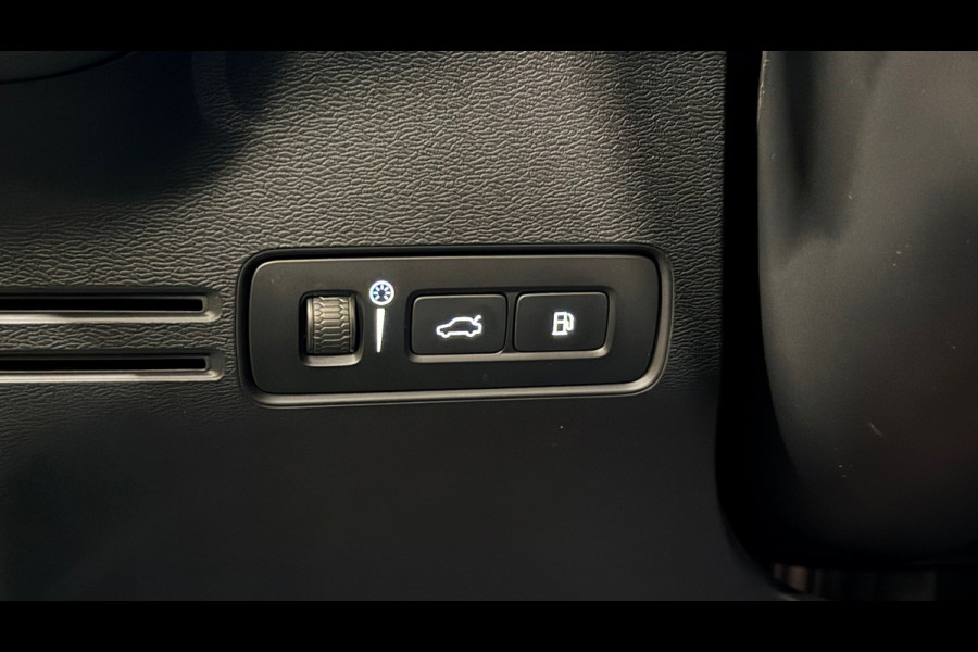 Volvo XC40 1.5 T4 Recharge | Trekhaak| Dodehoek |ACC | Carplay | Elektrische kofferklep| Camera achter