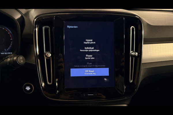 Volvo XC40 1.5 T4 Recharge | Trekhaak| Dodehoek |ACC | Carplay | Elektrische kofferklep| Camera achter