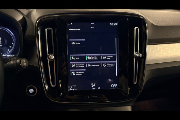 Volvo XC40 1.5 T4 Recharge | Trekhaak| Dodehoek |ACC | Carplay | Elektrische kofferklep| Camera achter