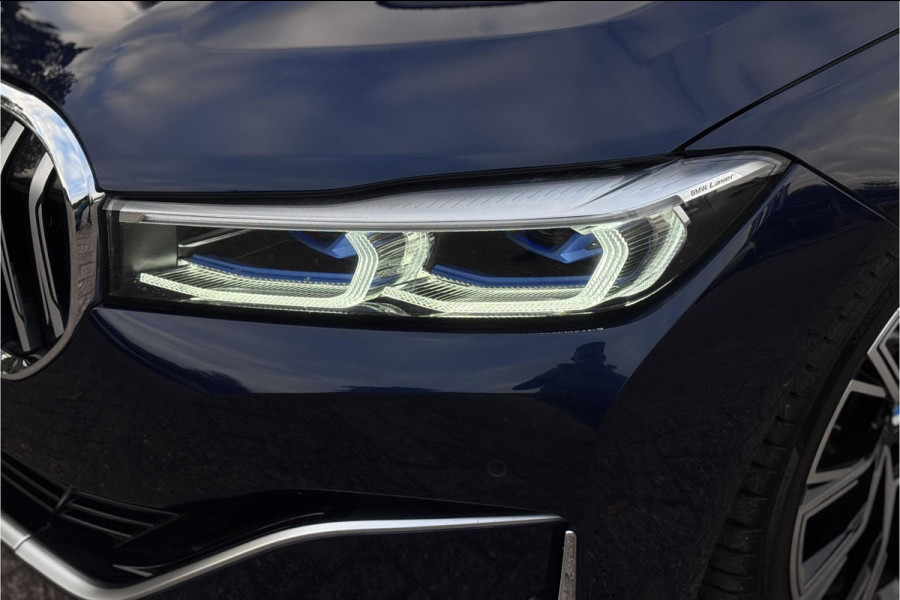 BMW 7 Serie 745e High Executive | Schuif-Kanteldak | 4-WS | Comfortleder | Soft-Close | Head-Up | Alcantara hemel