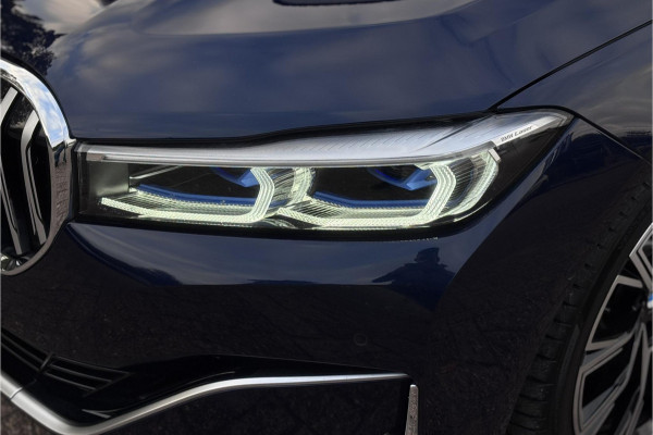 BMW 7 Serie 745e High Executive | Schuif-Kanteldak | 4-WS | Comfortleder | Soft-Close | Head-Up | Alcantara hemel