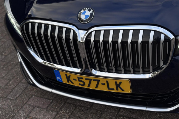 BMW 7 Serie 745e High Executive | Schuif-Kanteldak | 4-WS | Comfortleder | Soft-Close | Head-Up | Alcantara hemel