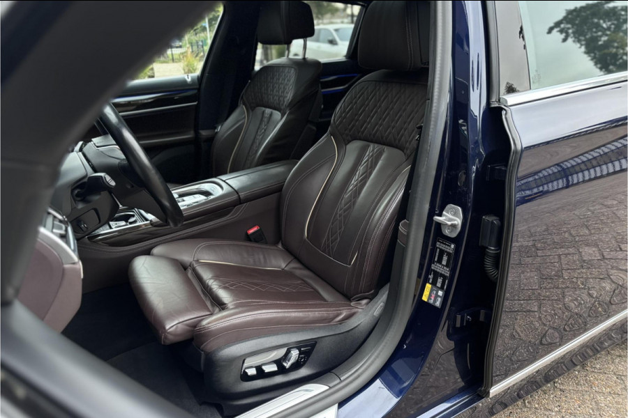 BMW 7 Serie 745e High Executive | Schuif-Kanteldak | 4-WS | Comfortleder | Soft-Close | Head-Up | Alcantara hemel