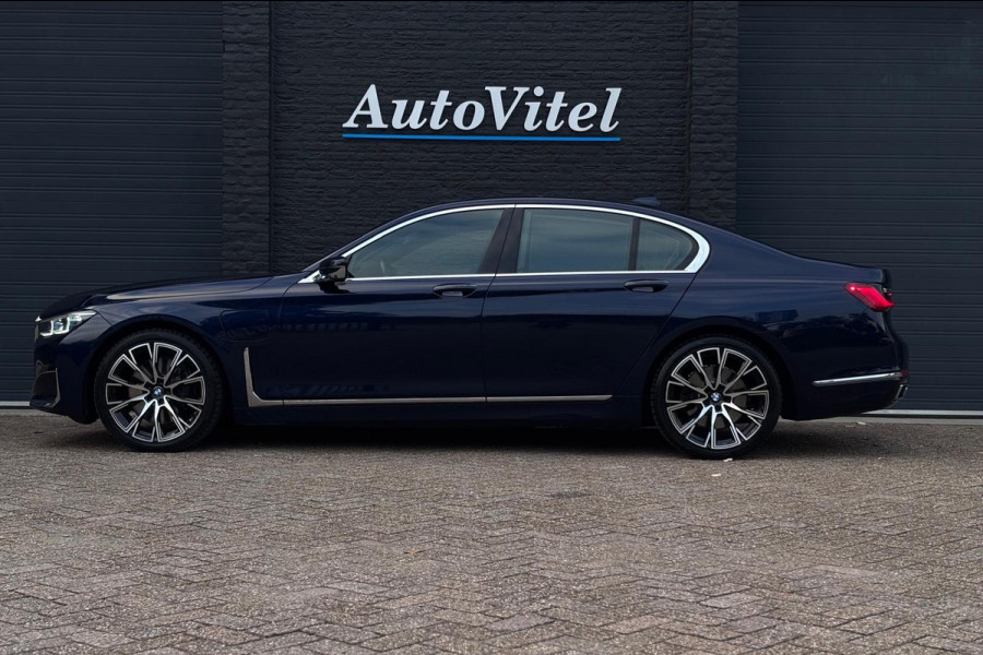 BMW 7 Serie 745e High Executive | Schuif-Kanteldak | 4-WS | Comfortleder | Soft-Close | Head-Up | Alcantara hemel