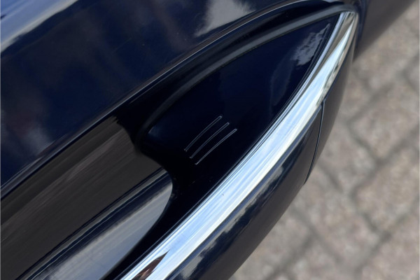 BMW 7 Serie 745e High Executive | Schuif-Kanteldak | 4-WS | Comfortleder | Soft-Close | Head-Up | Alcantara hemel