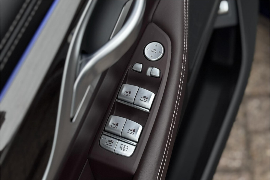 BMW 7 Serie 745e High Executive | Schuif-Kanteldak | 4-WS | Comfortleder | Soft-Close | Head-Up | Alcantara hemel