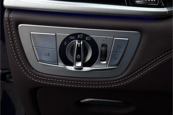 BMW 7 Serie 745e High Executive | Schuif-Kanteldak | 4-WS | Comfortleder | Soft-Close | Head-Up | Alcantara hemel
