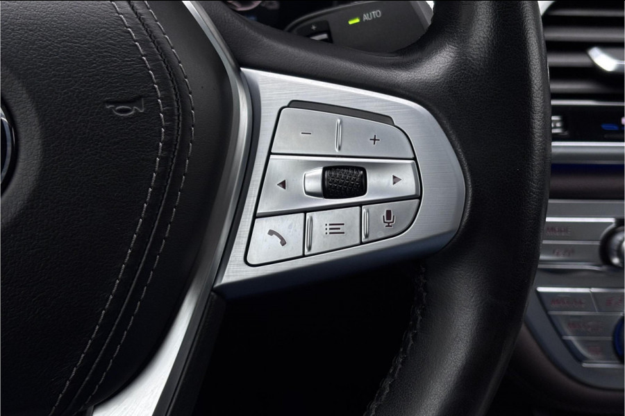 BMW 7 Serie 745e High Executive | Schuif-Kanteldak | 4-WS | Comfortleder | Soft-Close | Head-Up | Alcantara hemel