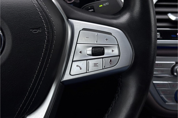 BMW 7 Serie 745e High Executive | Schuif-Kanteldak | 4-WS | Comfortleder | Soft-Close | Head-Up | Alcantara hemel