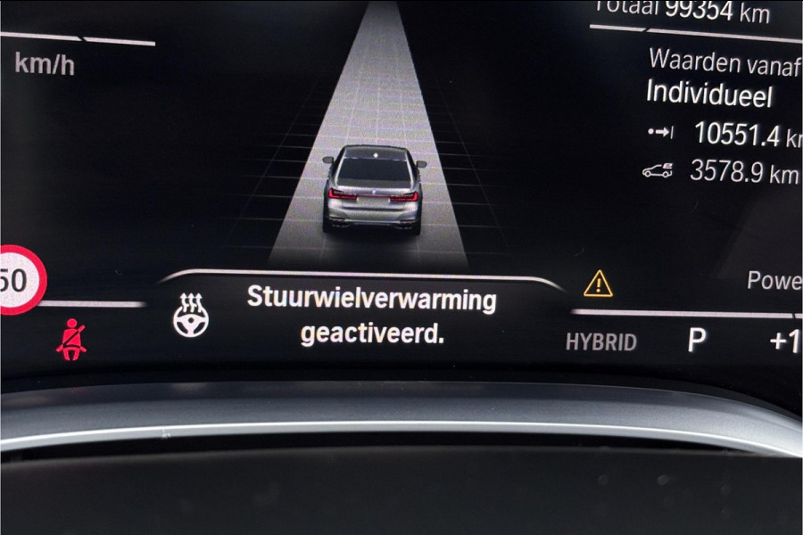 BMW 7 Serie 745e High Executive | Schuif-Kanteldak | 4-WS | Comfortleder | Soft-Close | Head-Up | Alcantara hemel