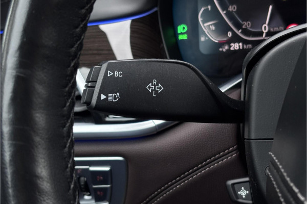 BMW 7 Serie 745e High Executive | Schuif-Kanteldak | 4-WS | Comfortleder | Soft-Close | Head-Up | Alcantara hemel