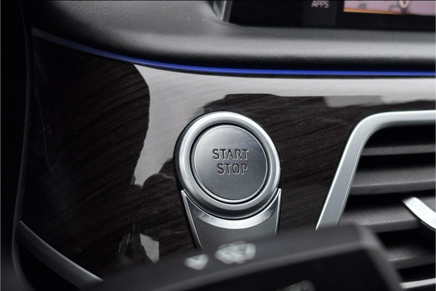 BMW 7 Serie 745e High Executive | Schuif-Kanteldak | 4-WS | Comfortleder | Soft-Close | Head-Up | Alcantara hemel