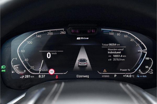 BMW 7 Serie 745e High Executive | Schuif-Kanteldak | 4-WS | Comfortleder | Soft-Close | Head-Up | Alcantara hemel