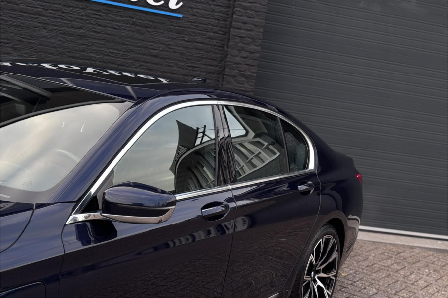BMW 7 Serie 745e High Executive | Schuif-Kanteldak | 4-WS | Comfortleder | Soft-Close | Head-Up | Alcantara hemel