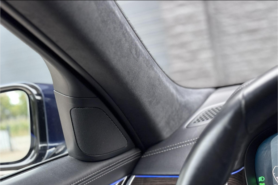 BMW 7 Serie 745e High Executive | Schuif-Kanteldak | 4-WS | Comfortleder | Soft-Close | Head-Up | Alcantara hemel