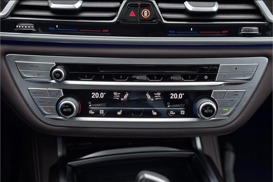 BMW 7 Serie 745e High Executive | Schuif-Kanteldak | 4-WS | Comfortleder | Soft-Close | Head-Up | Alcantara hemel