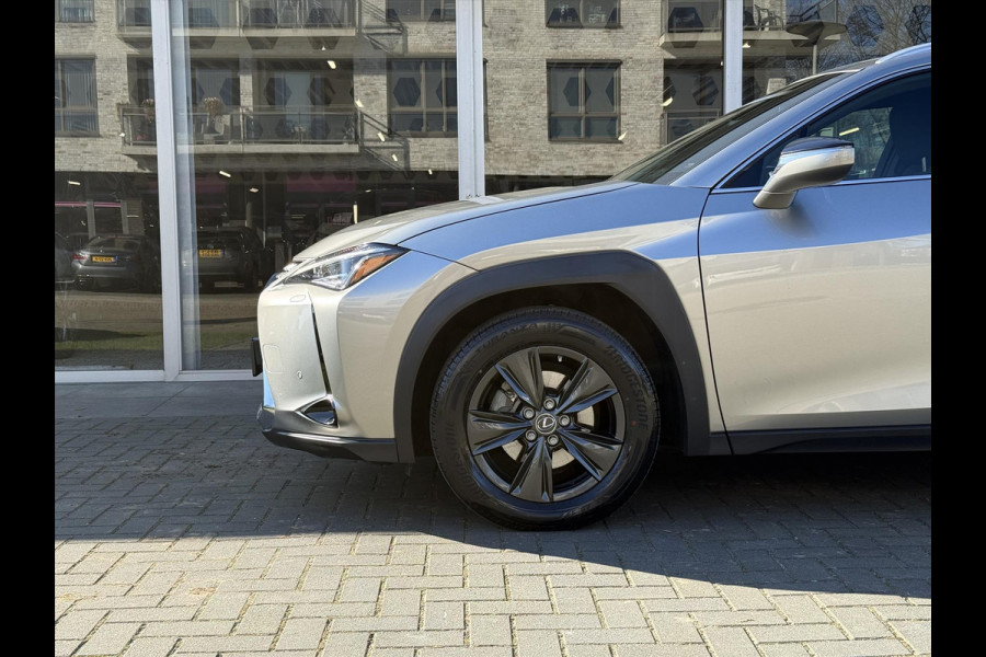 Lexus UX 250h 184pk Luxury Line | Stoel + Stuurverwarming, Parkeersensoren, Keyless, DAB, Adaptive cruise control