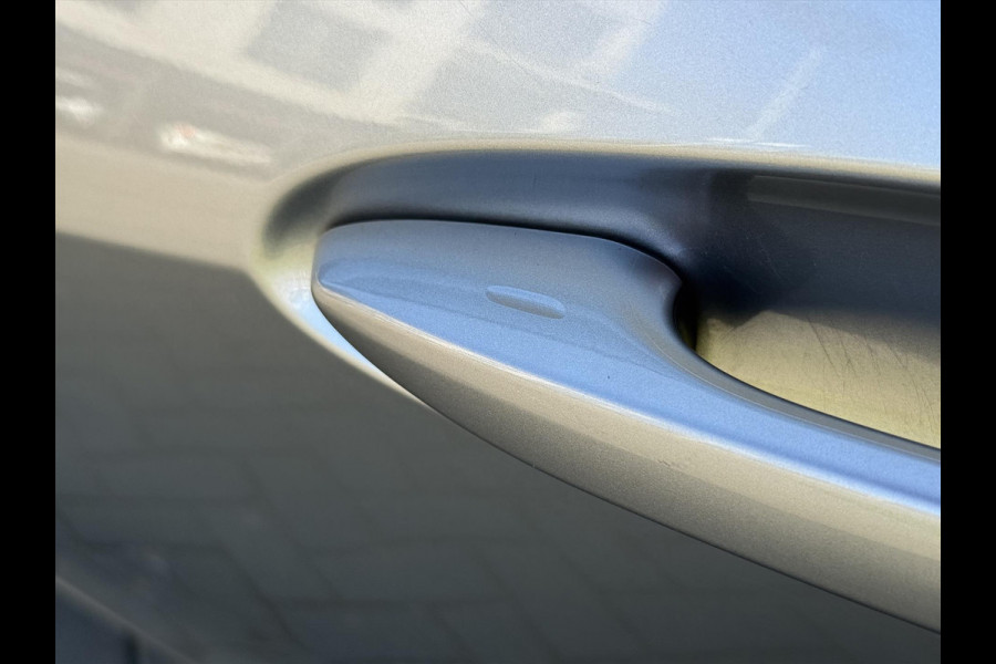 Lexus UX 250h 184pk Luxury Line | Stoel + Stuurverwarming, Parkeersensoren, Keyless, DAB, Adaptive cruise control