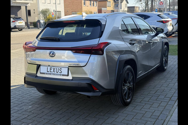 Lexus UX 250h 184pk Luxury Line | Stoel + Stuurverwarming, Parkeersensoren, Keyless, DAB, Adaptive cruise control