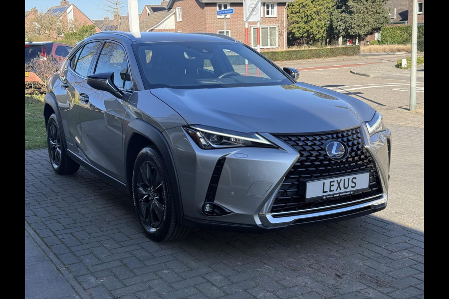 Lexus UX 250h 184pk Luxury Line | Stoel + Stuurverwarming, Parkeersensoren, Keyless, DAB, Adaptive cruise control