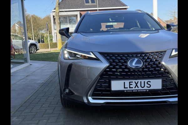 Lexus UX 250h 184pk Luxury Line | Stoel + Stuurverwarming, Parkeersensoren, Keyless, DAB, Adaptive cruise control