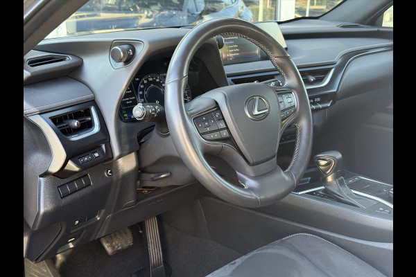 Lexus UX 250h 184pk Luxury Line | Stoel + Stuurverwarming, Parkeersensoren, Keyless, DAB, Adaptive cruise control