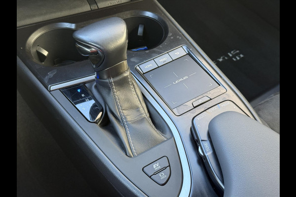 Lexus UX 250h 184pk Luxury Line | Stoel + Stuurverwarming, Parkeersensoren, Keyless, DAB, Adaptive cruise control